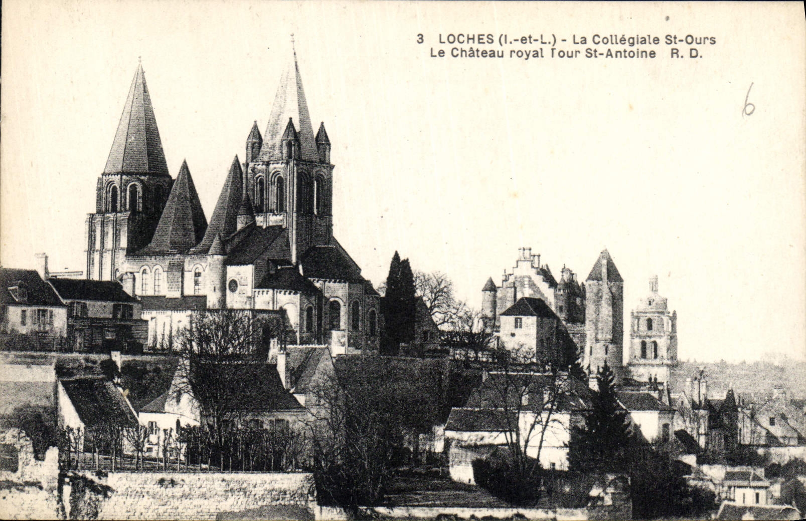 CPA Loches La Collegiale St Ours Le Chateau royal Tour St Antoine 