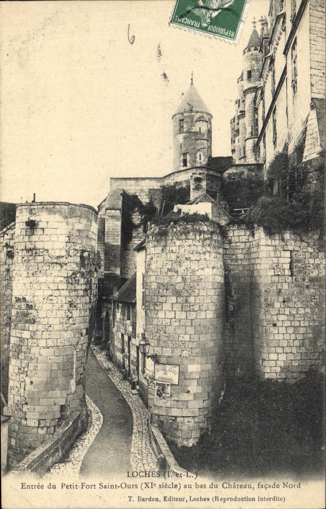 CPA Loches Entree du Petit Fort Saint Ours au bas du Chateau Facade Nord 