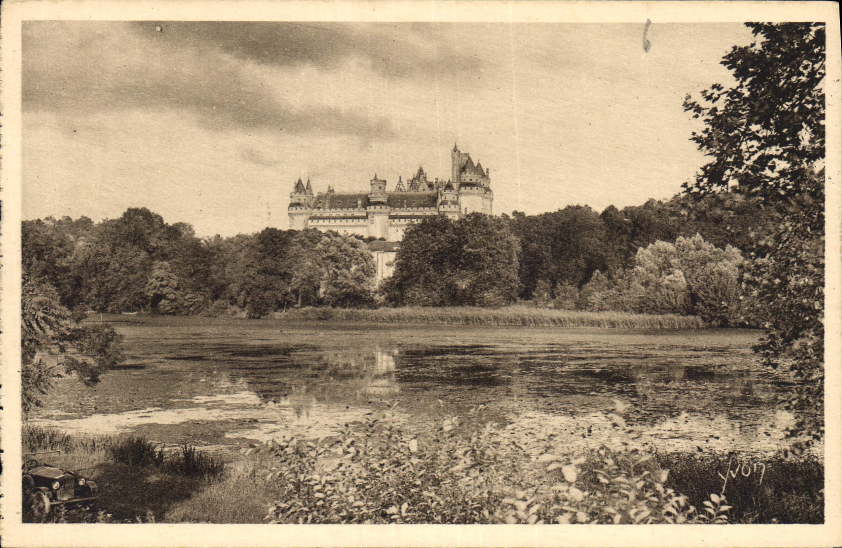 CPA Chateau de Pierrefonds Oise Vue generale prise de L'Etang 