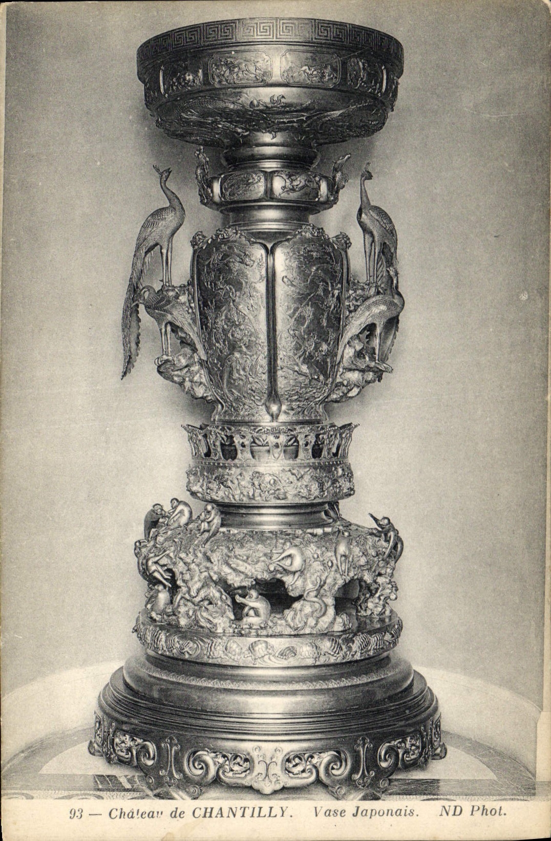 CPA Chateau de Chantilly Vase Japonais