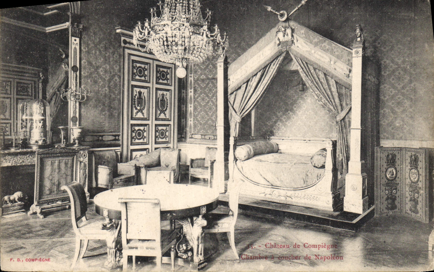 CPA Chateau de Compiegne Chambree a coucher de Napoleon 