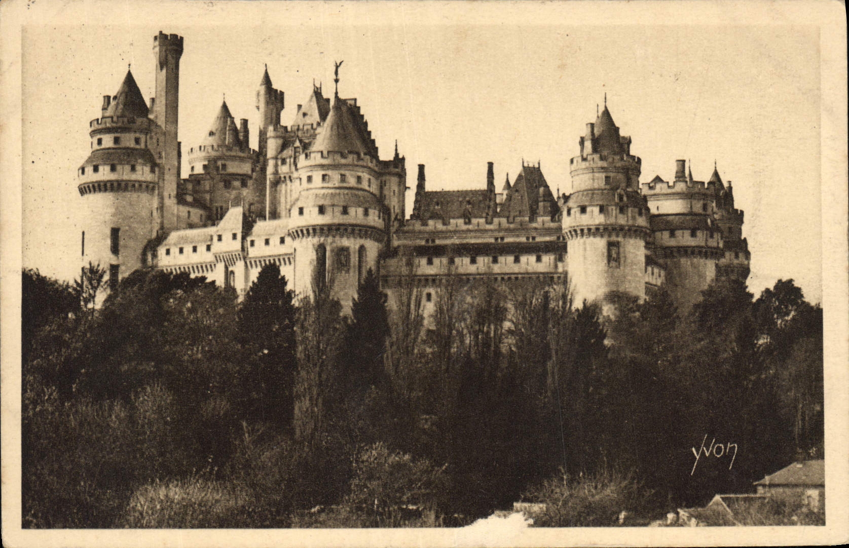 CPA Chateau de Pierrefonds Cote Est 