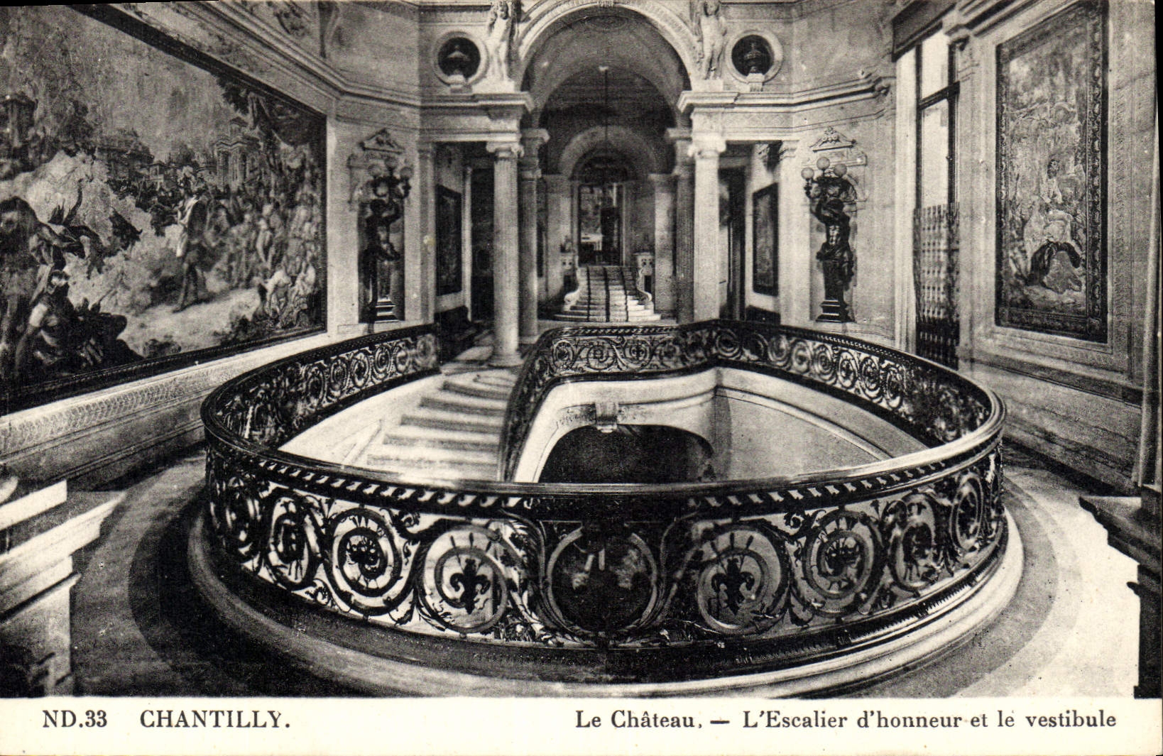 CPA Chantilly Le Chateau l'Escalier d'honneur et le vestibule