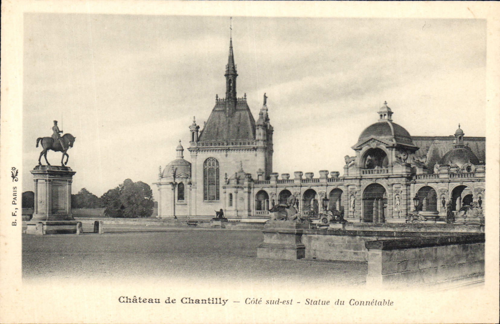 CPA Chateau de Chantilly Cote sud est Statue du Connetable