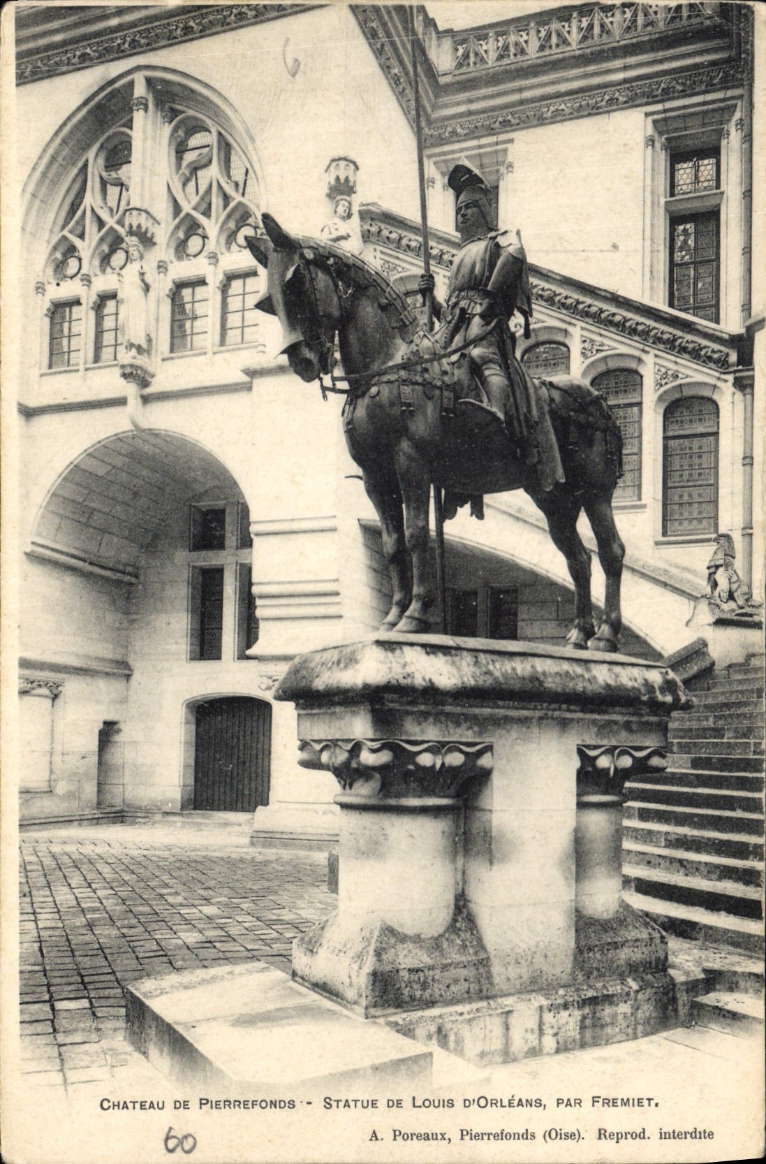 CPA Chateau de Pierrefonds Statue de Louis D'Orleans par Fremiet 
