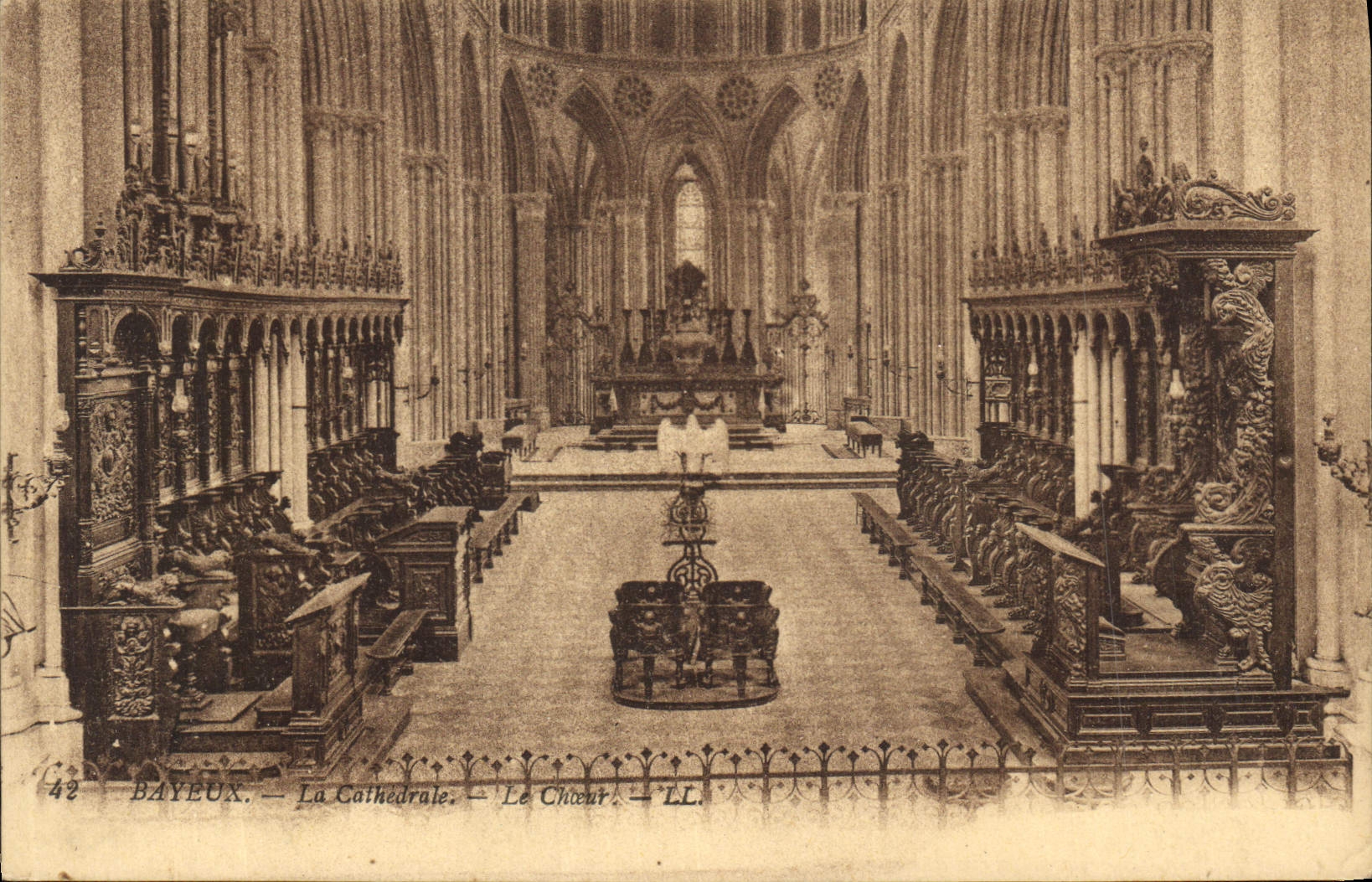 CPA Bayeux La Cathedrale Le Choeur 