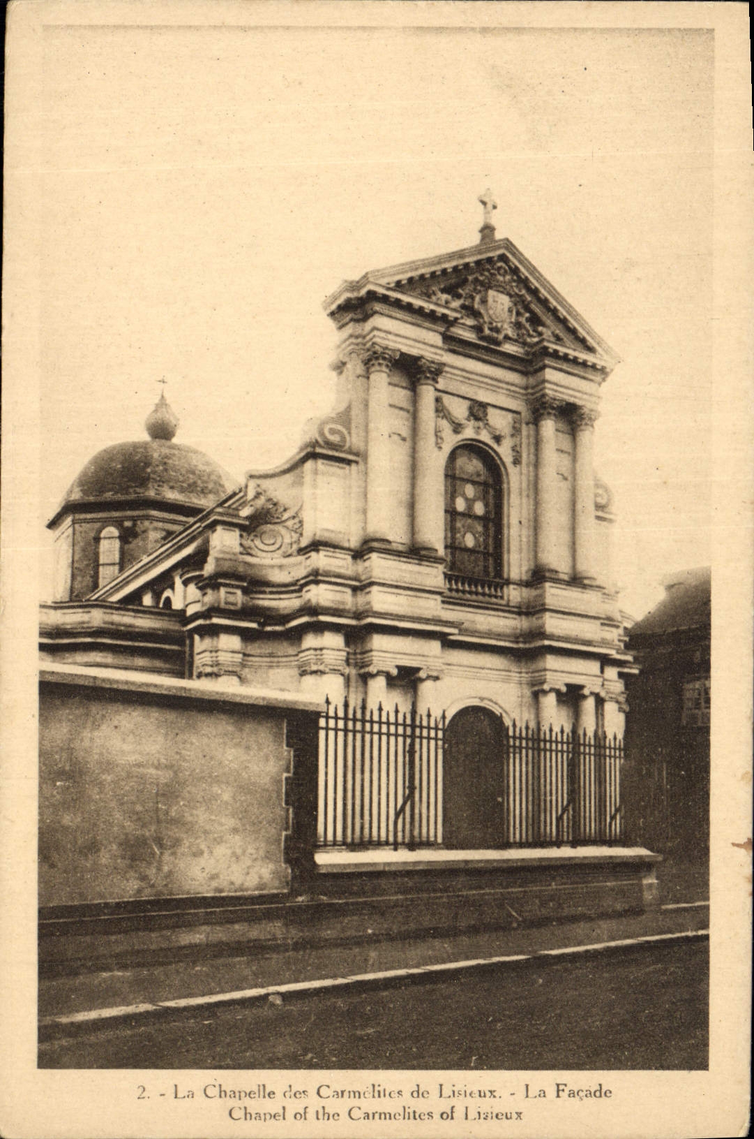 CPA La Chapelle des Carmeiltes de Liseux La Facade