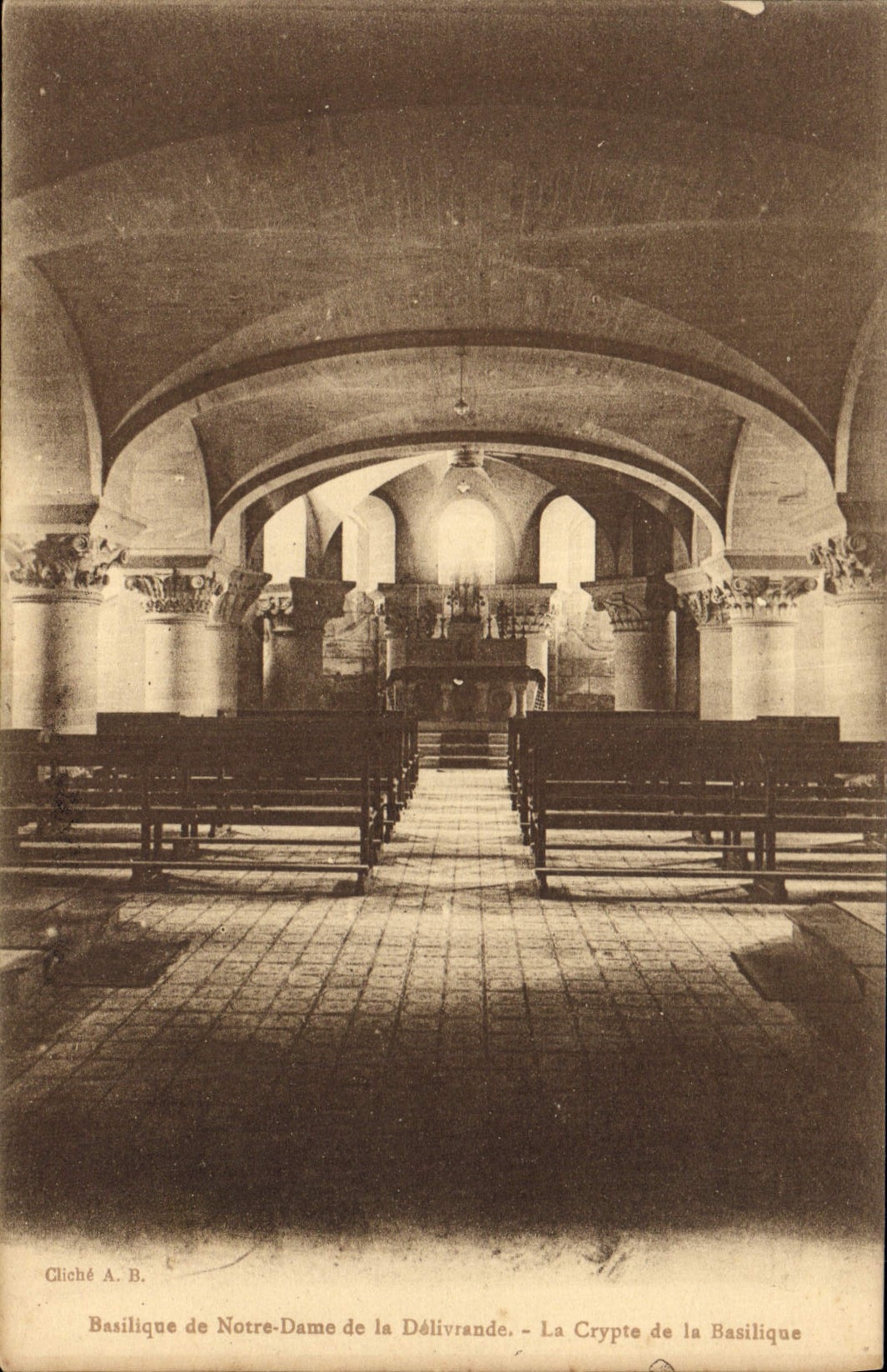 CPA Basilique de Notre Dame de la Delivrande La Crypte de la Basilique 