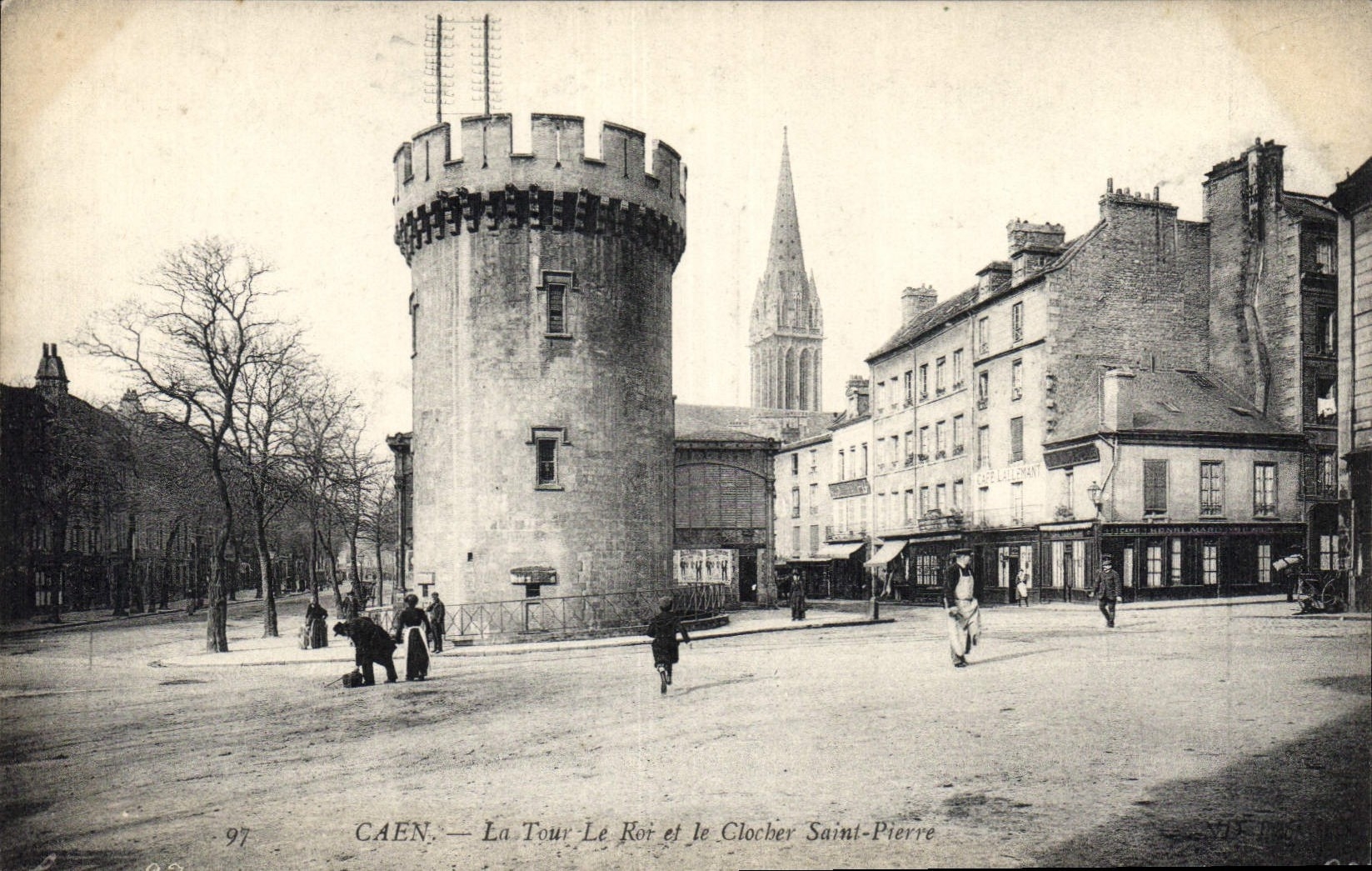 CPA Caen La Tour Le Roi et le Clocher Saint Pierre