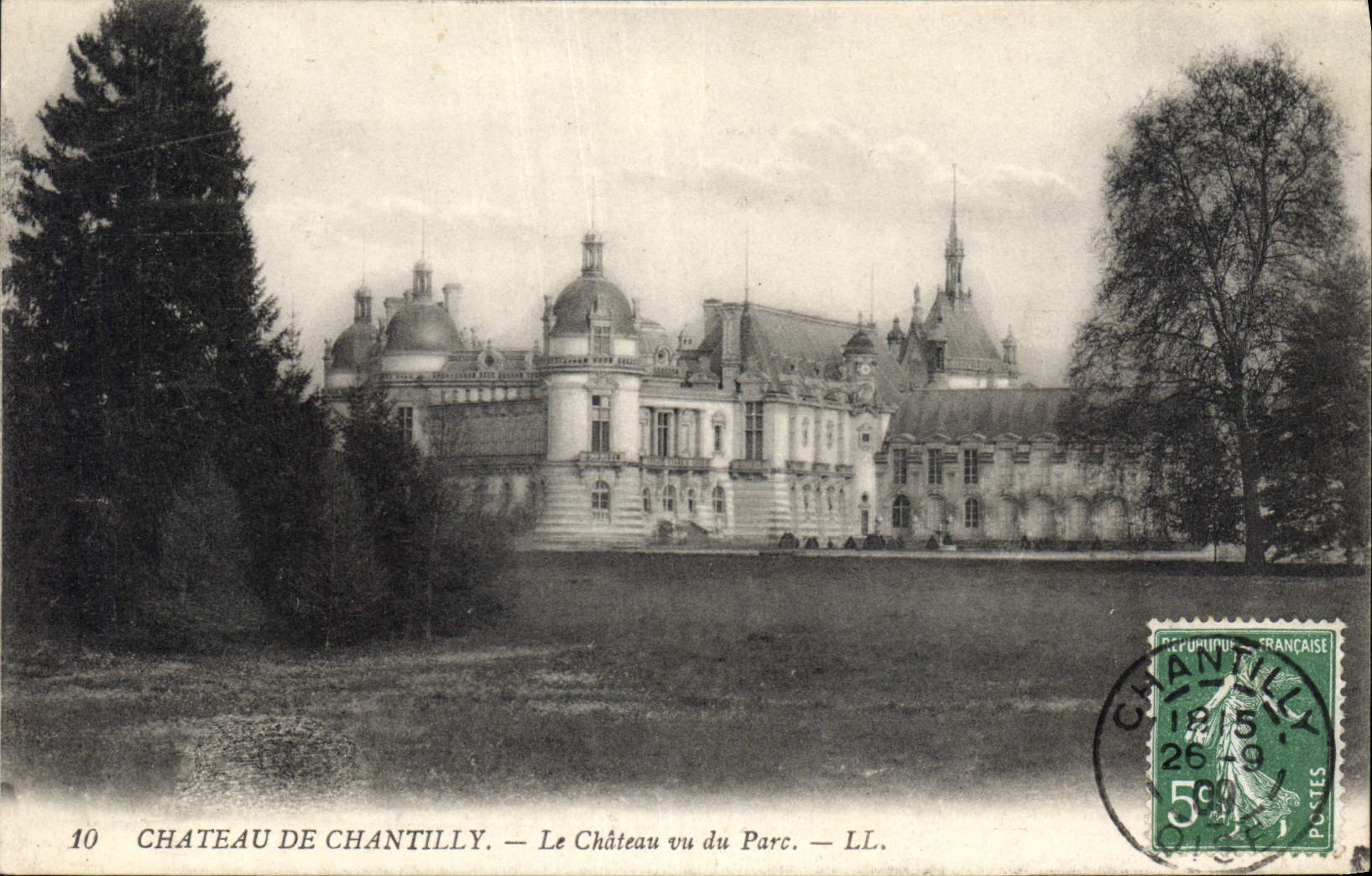 CPA Chateau de Chantilly Le Chateau vu du Parc