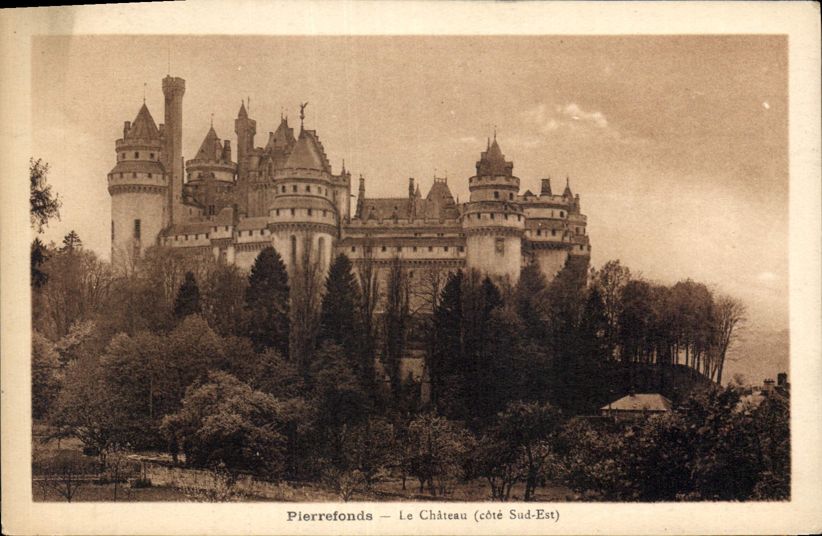 CPA Pierrefonds Le Chateau Cote sud Est 