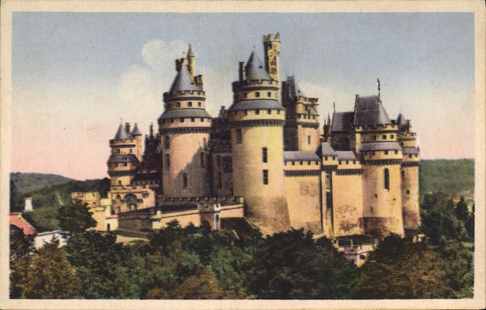 CPA Chateau de Pierrefonds Cote de la Chapelle 