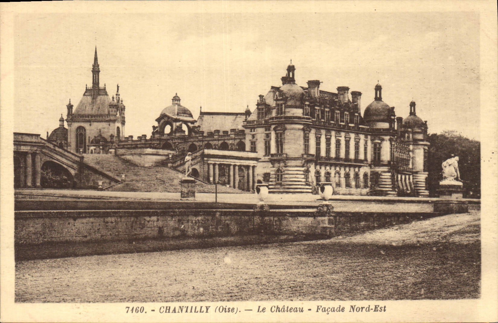 CPA Chantilly Oise Le Chateau Facade Nord Est