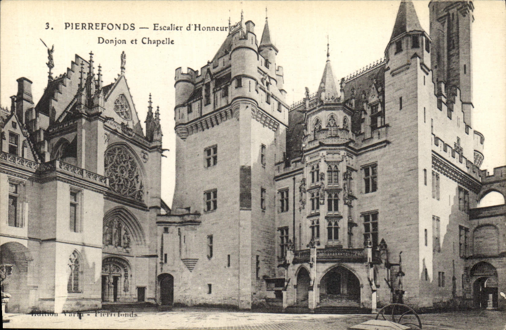 CPA Pierrefonds Escalier d'Honneur Donjon et Chapelle 