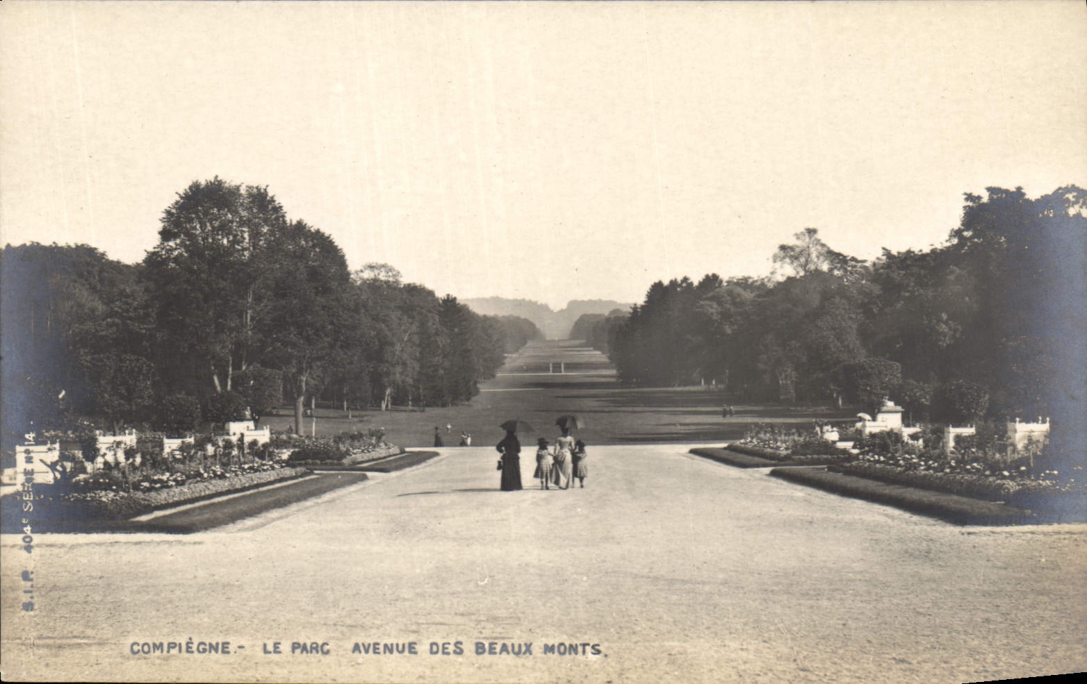 CPA Compiegne Le Parc Avenue des Beaux Monts 