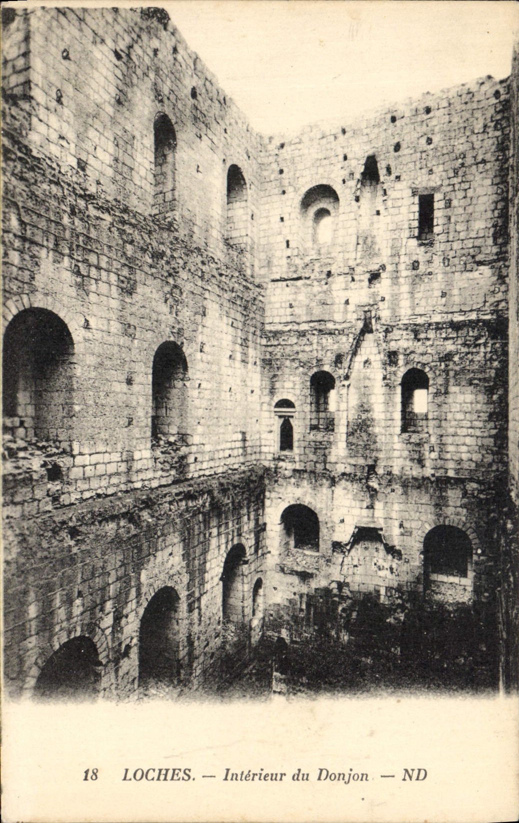 CPA Loches Interieur du Donjon 