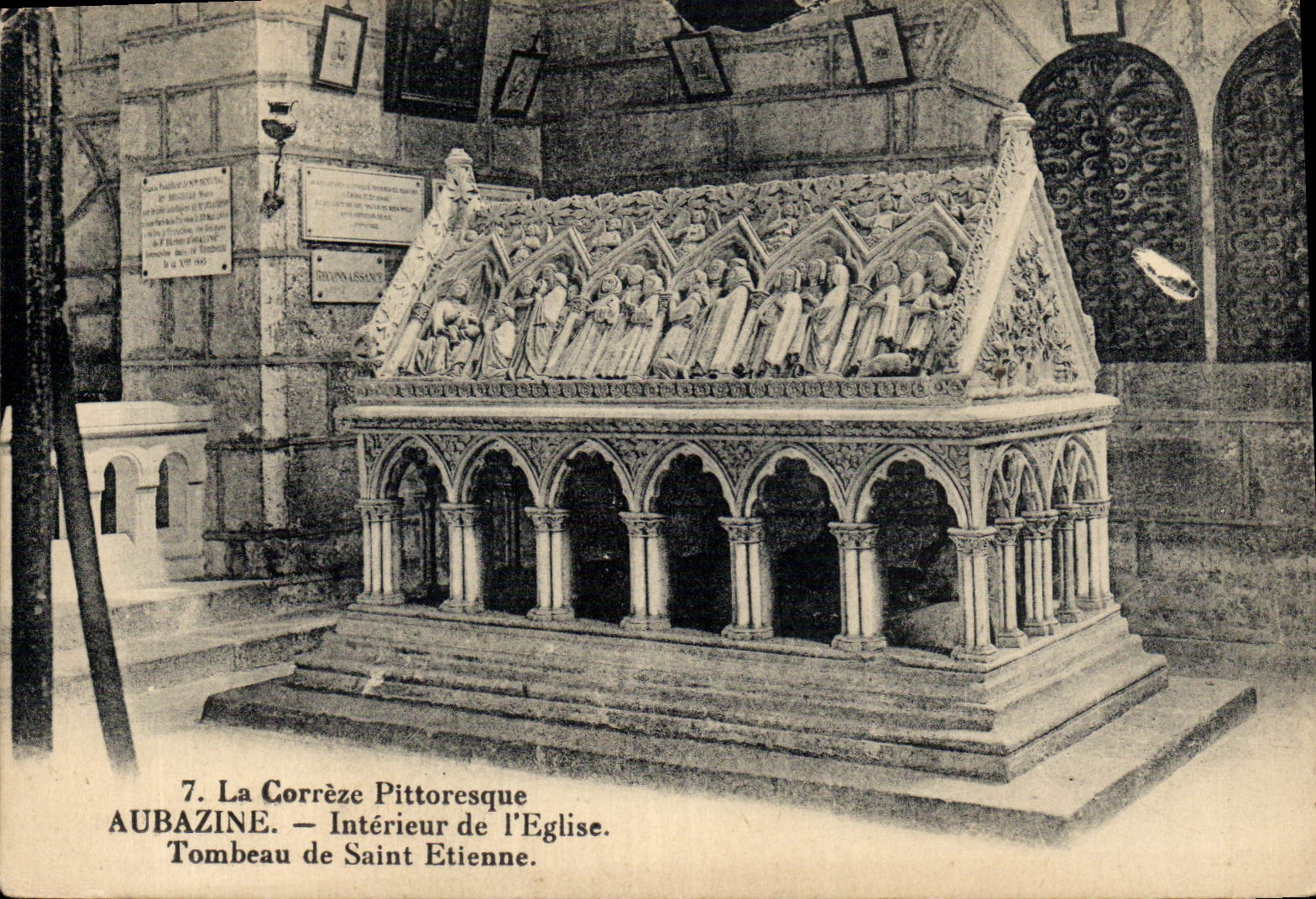 CPA La Correze Pittoresque Aubazine interieur de l'Eglise Tombeau de Saint Etienne 