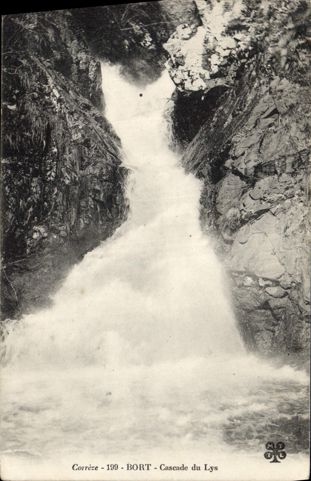 CPA Correze Bort Cascade du Lys 