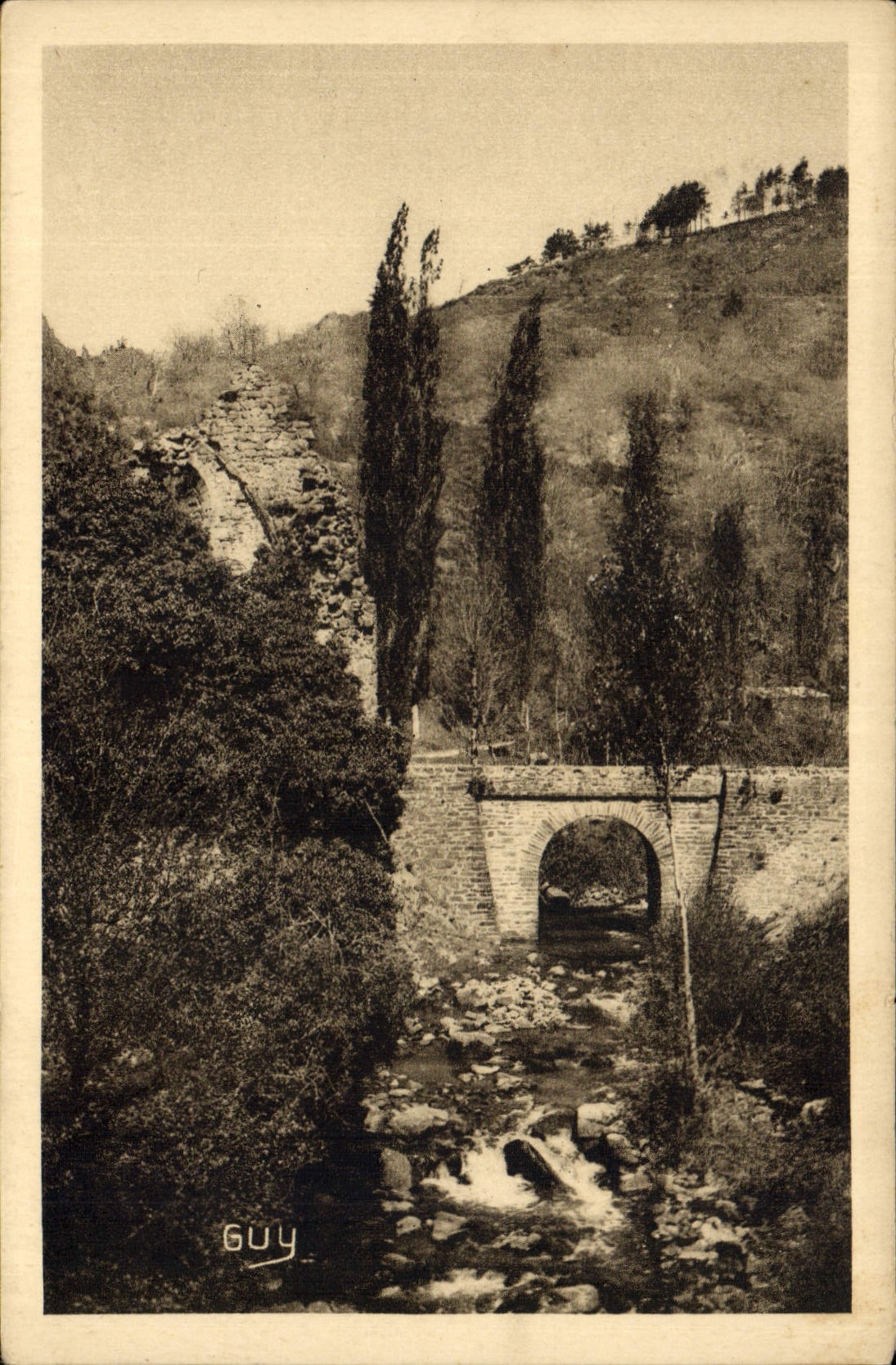 CPA Aubazine Correze La Vallee du Coyroux et les ruines de l'Abbaye 