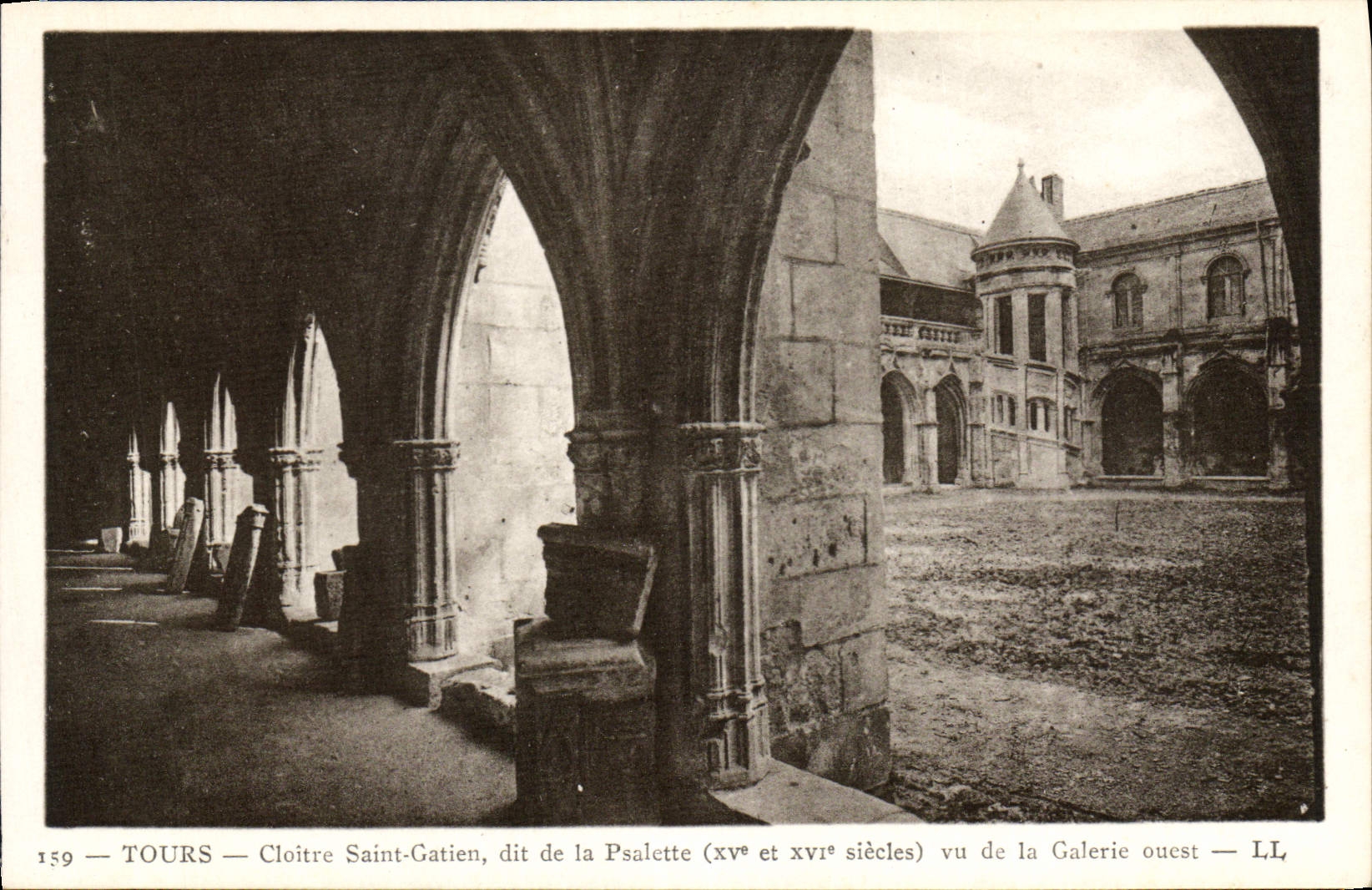 CPA Tours Cloitre Gatien dit de la Psalette vu de la Galerie ouest
