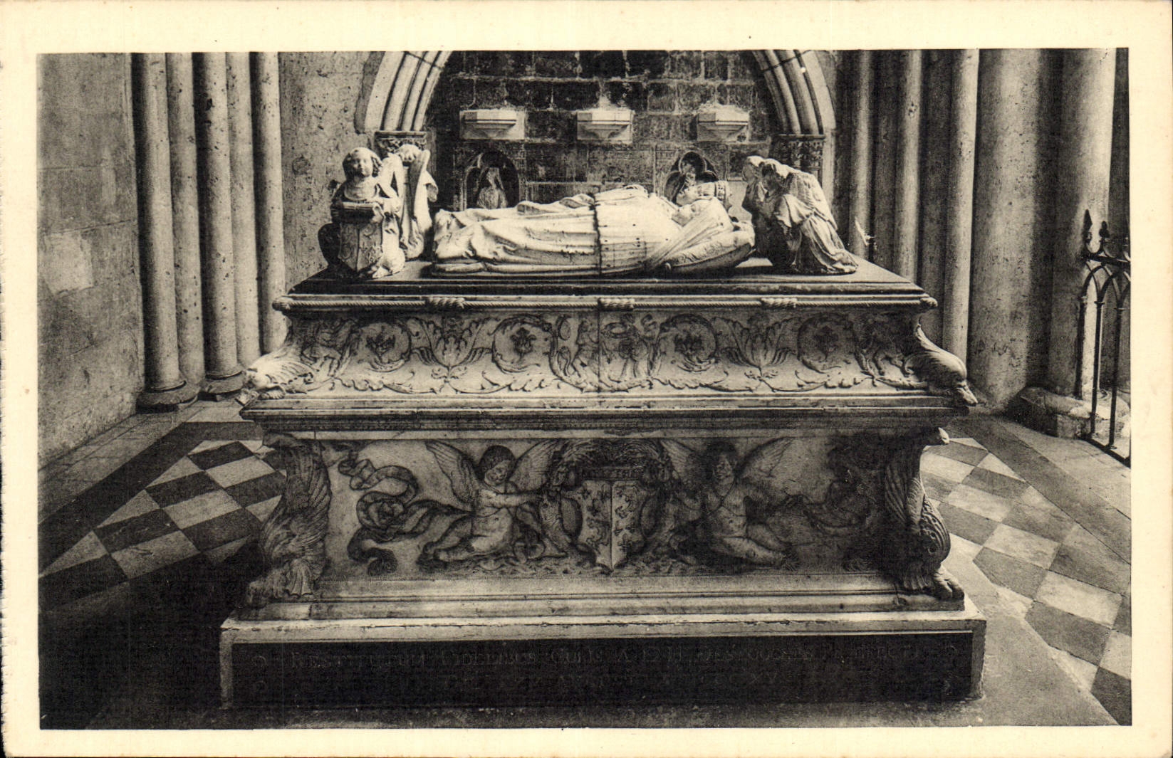 CPA Tours Cathedrale Tombeau des enfants de Charles