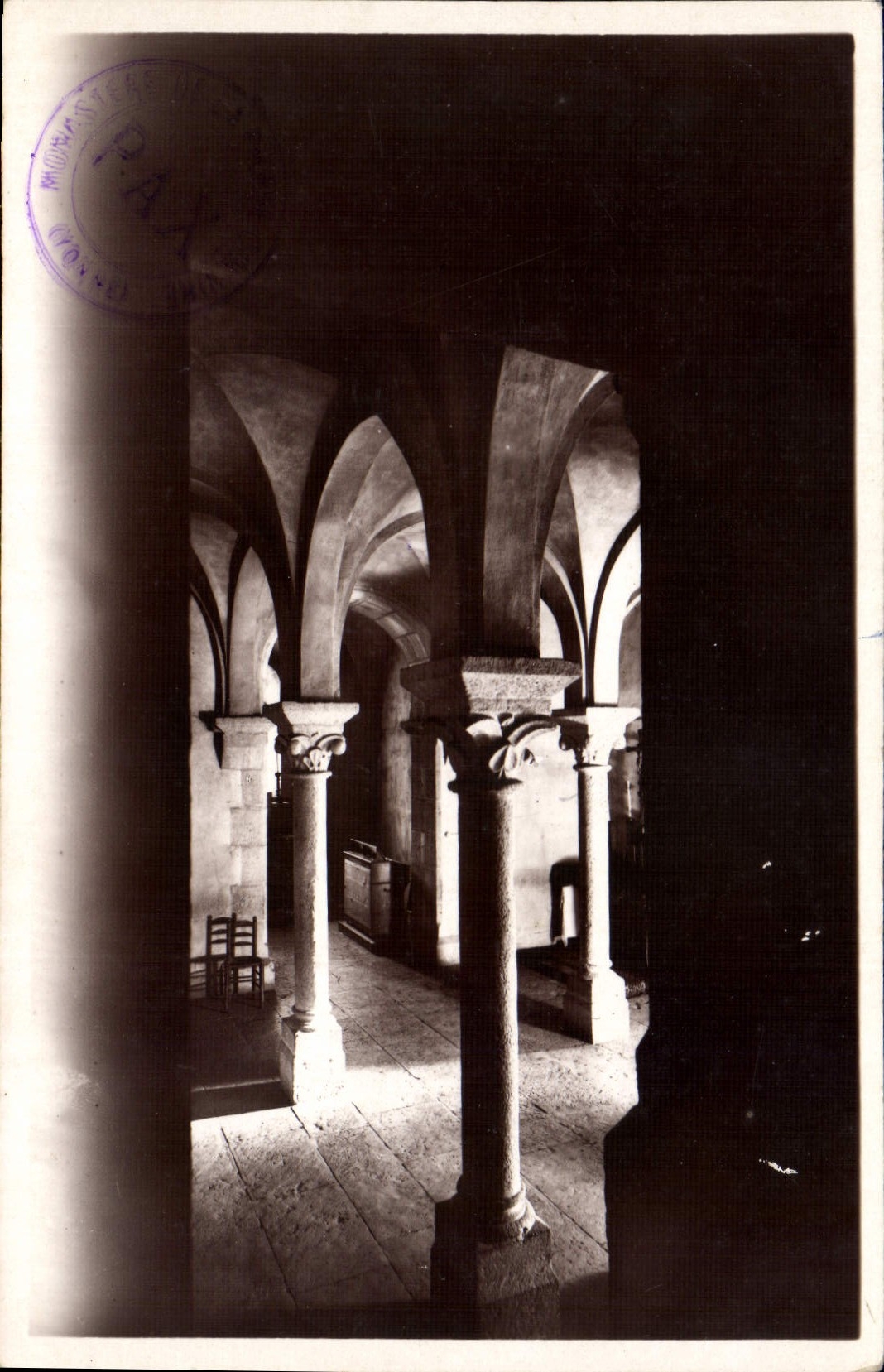 CPA Monastere de la Pierre qui Vire Une Crypte