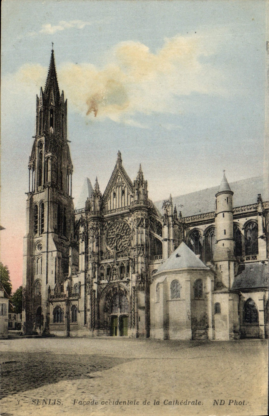 CPA Senlis facade occidentale de la Cathedrale 