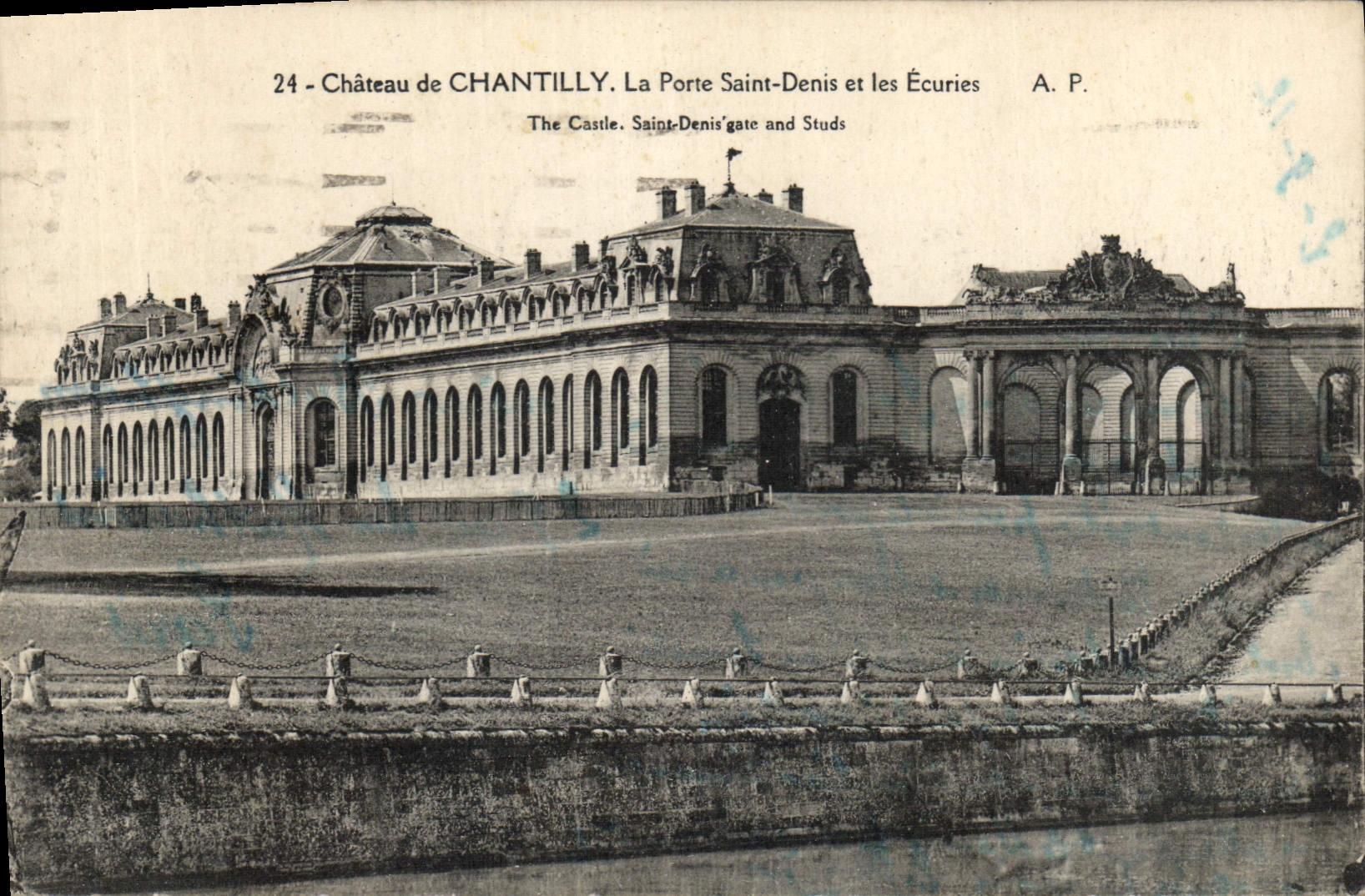 CPA Chateau de Chantilly la Porte Saint Denis et les Ecuries 
