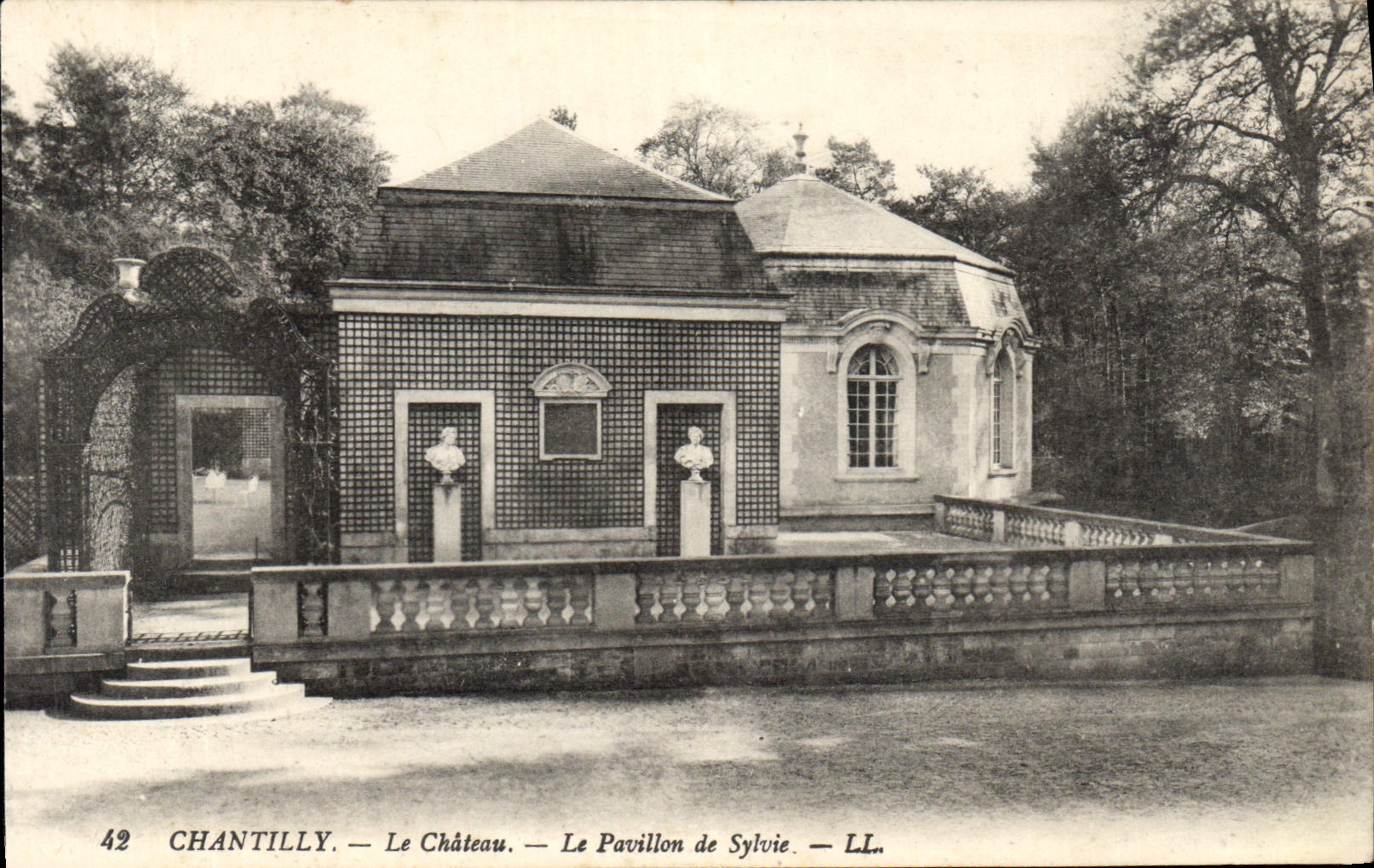 CPA Chantilly le Chateau le Pavillon de Sylvie 