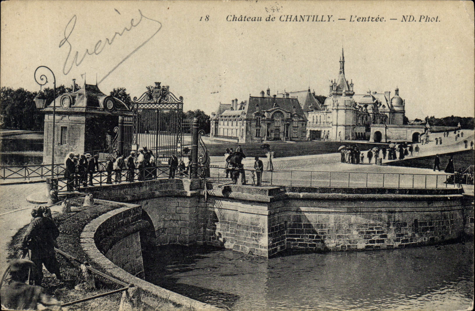 CPA Chateau de Chantilly l'entree 