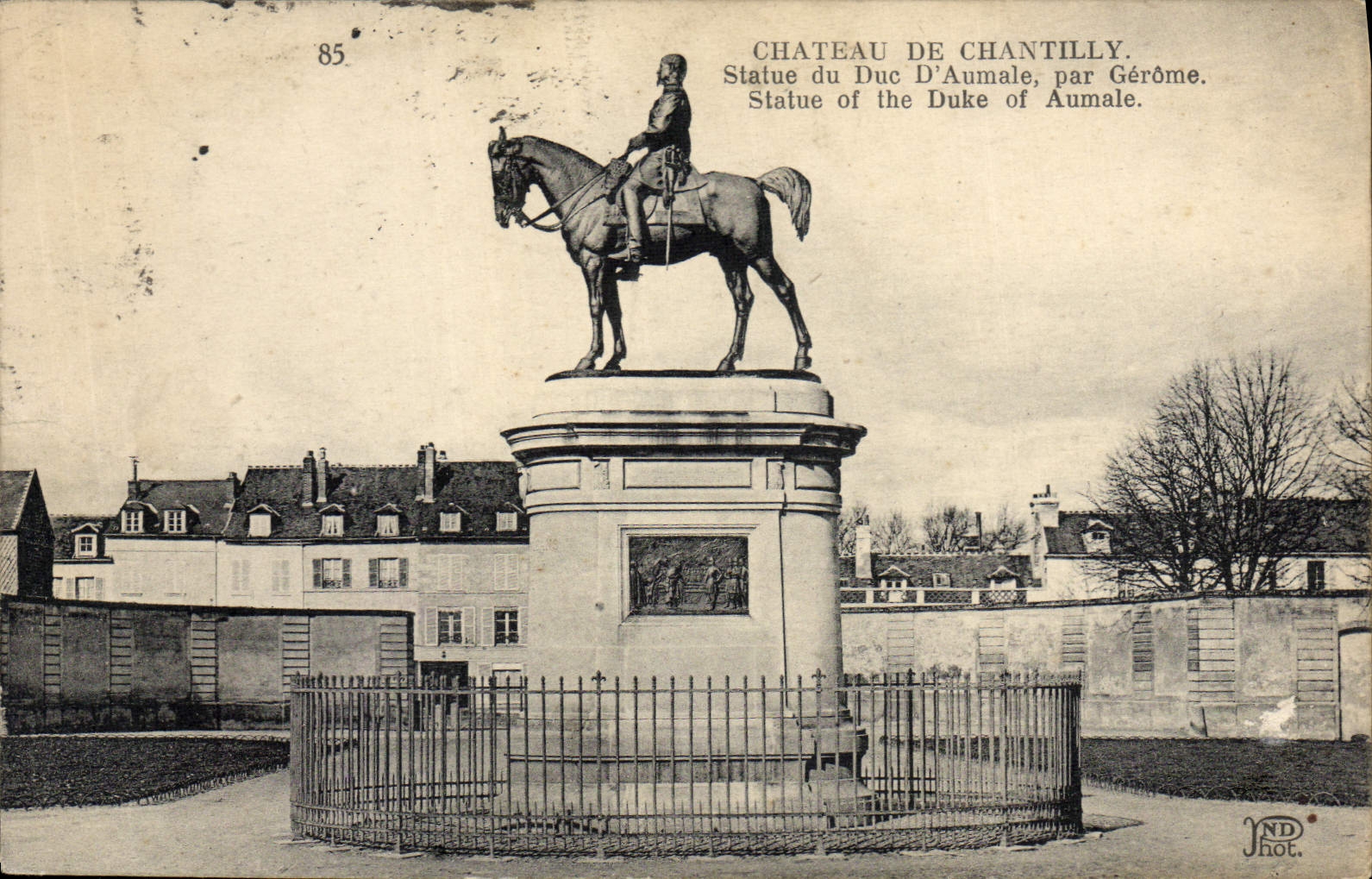 CPA Chateau de Chantilly Statue du Duc d'Aumale par Gerome