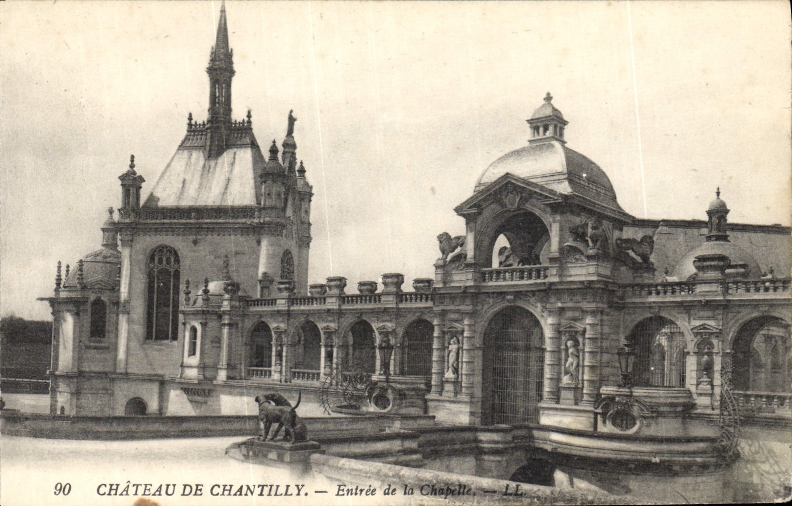 CPA Chateau de Chantilly Entree de la Chapelle 