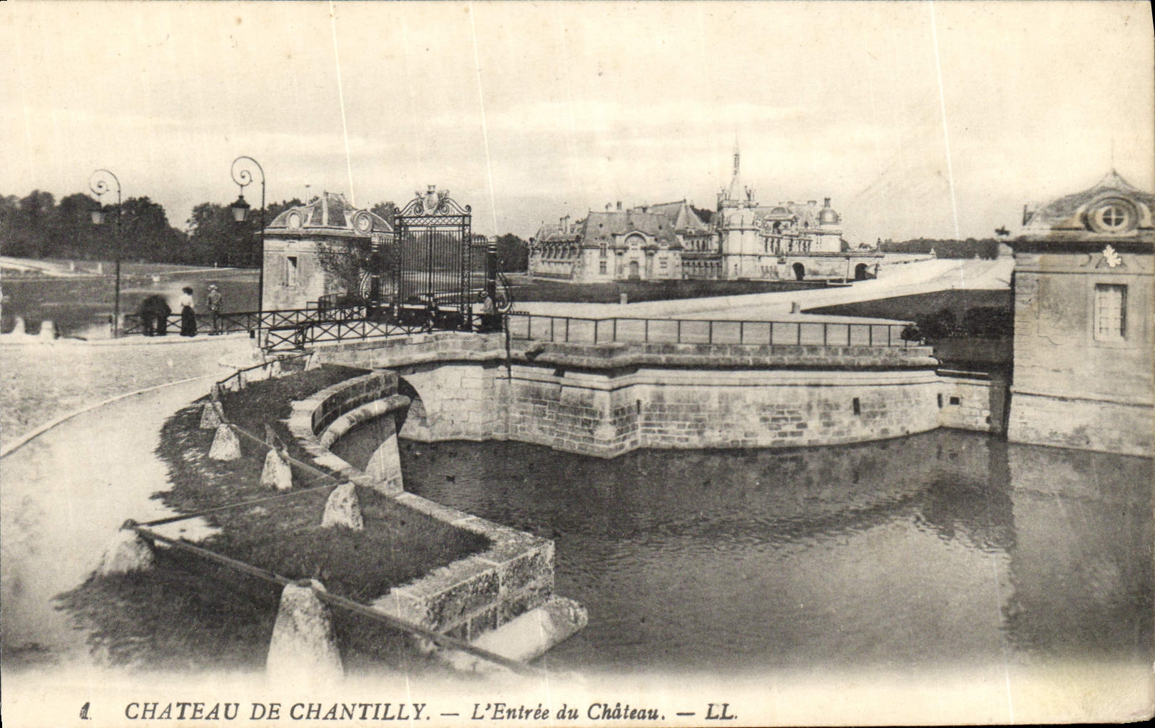 CPA Chateau de Chantilly L'Entree du Chateau 