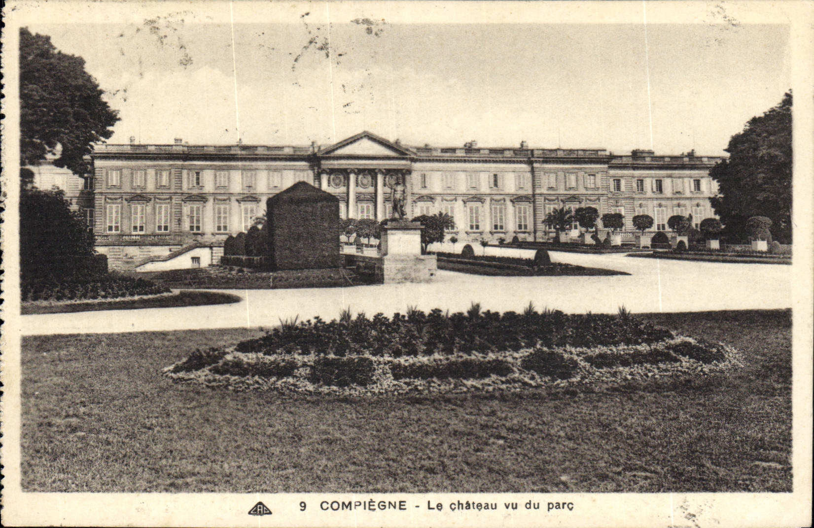 CPA Compiegne le Chateau vu du parc 