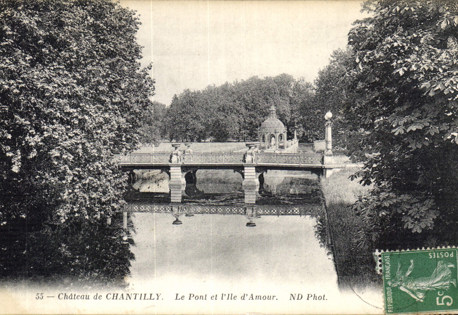 CPA Chateau de Chantilly le Pont et l'Ile d'Amour