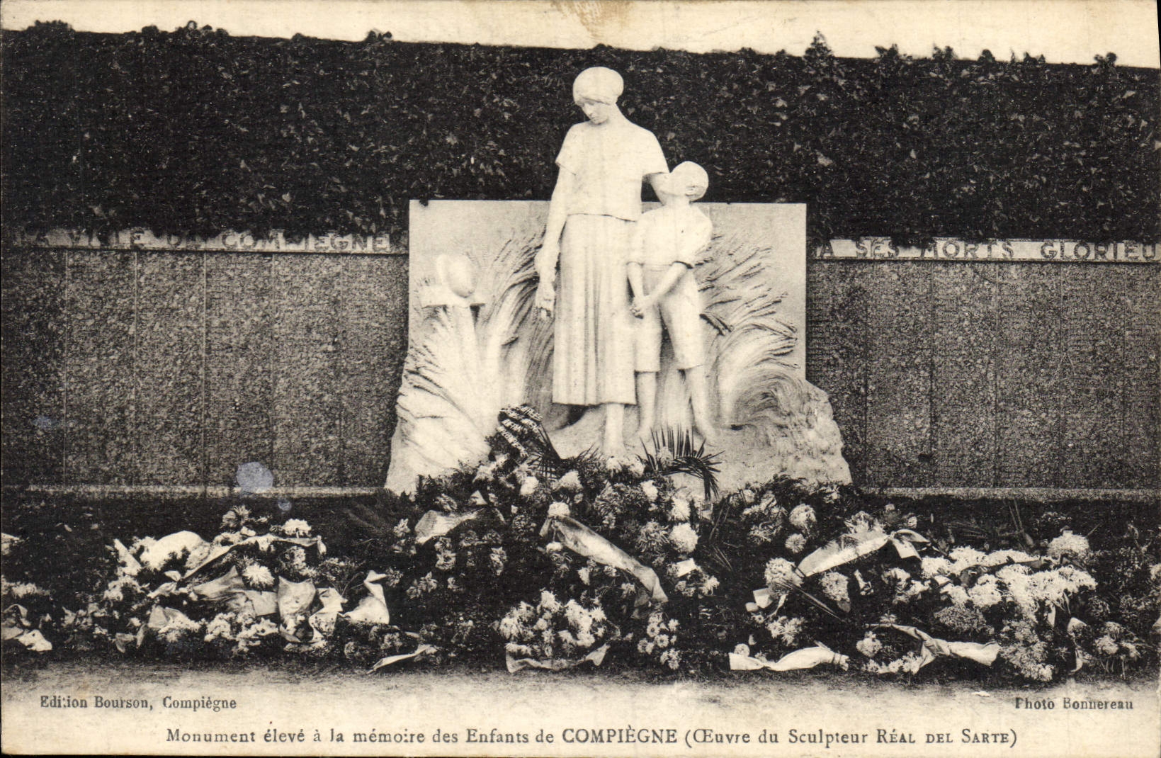 CPA Monument eleve a la memoire des Enfants de Compiegne euvre du Sculpteur Real del Sarte 