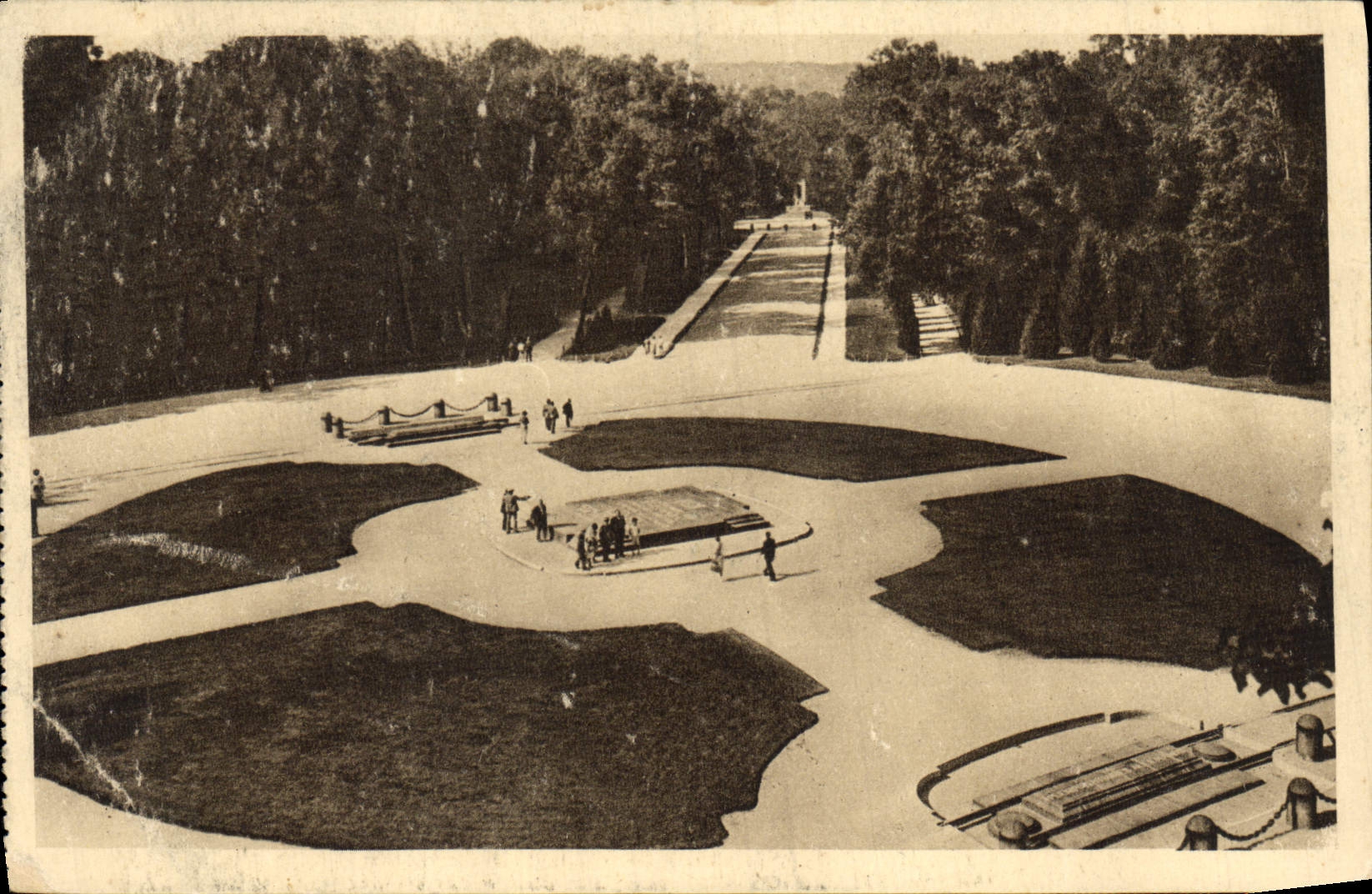 CPA Foret de Compiegne Oise vue generale de la Clairiere de l'Armistice au fond le Monuement du Mati