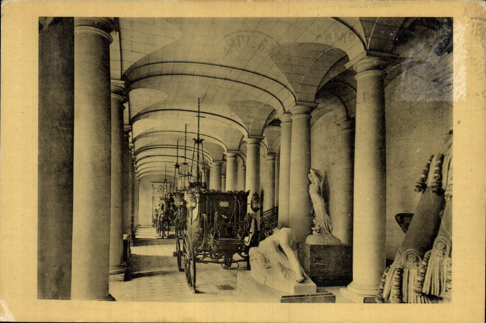 CPA Chateau de Compiegne salle des colonnes 