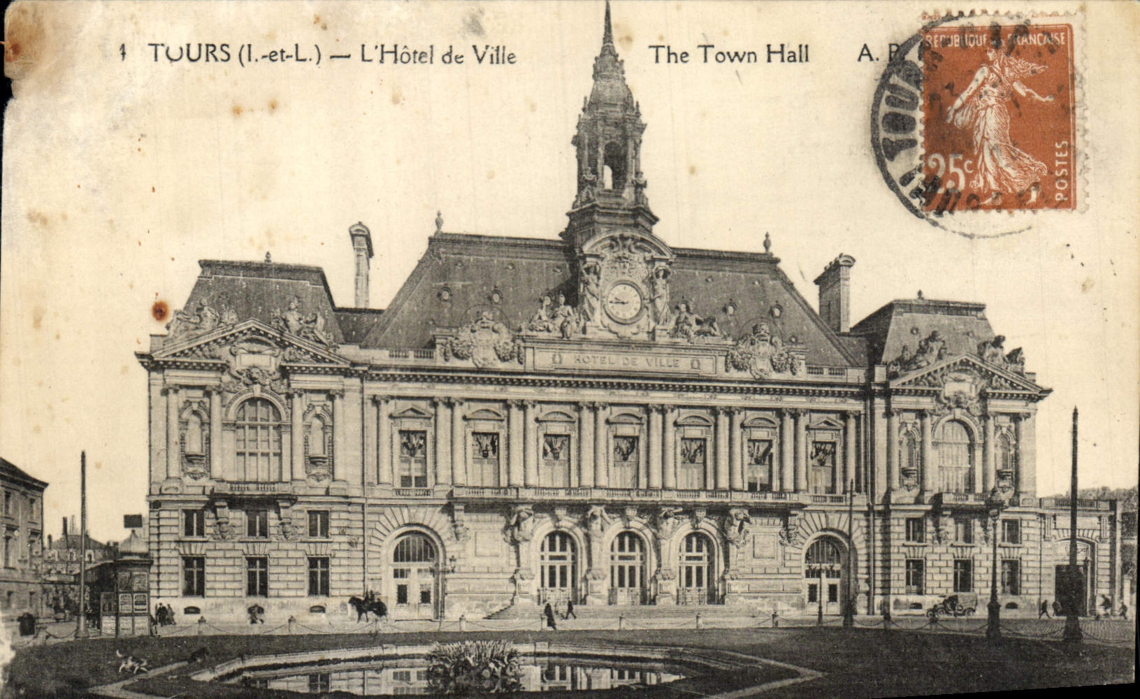 CPA Tours I et L l'Hotel de Ville 
