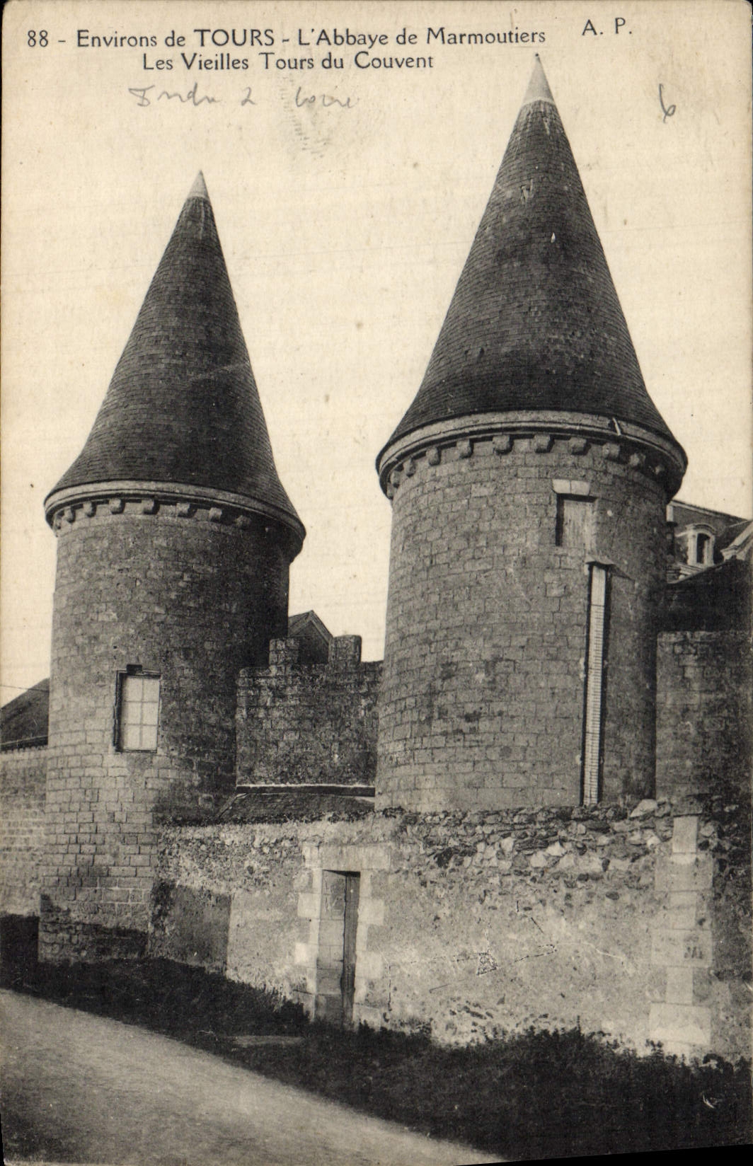 CPA Environs de Tours l'Abbaye de Marmoutiers les vieilles tours du Couvent