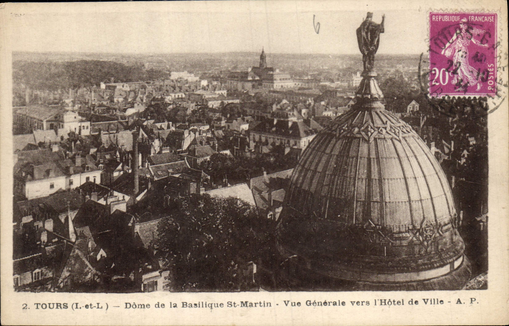 CPA Tours I et L Dome de la Basilique St Martin vue generale vers l'Hotel de Ville 