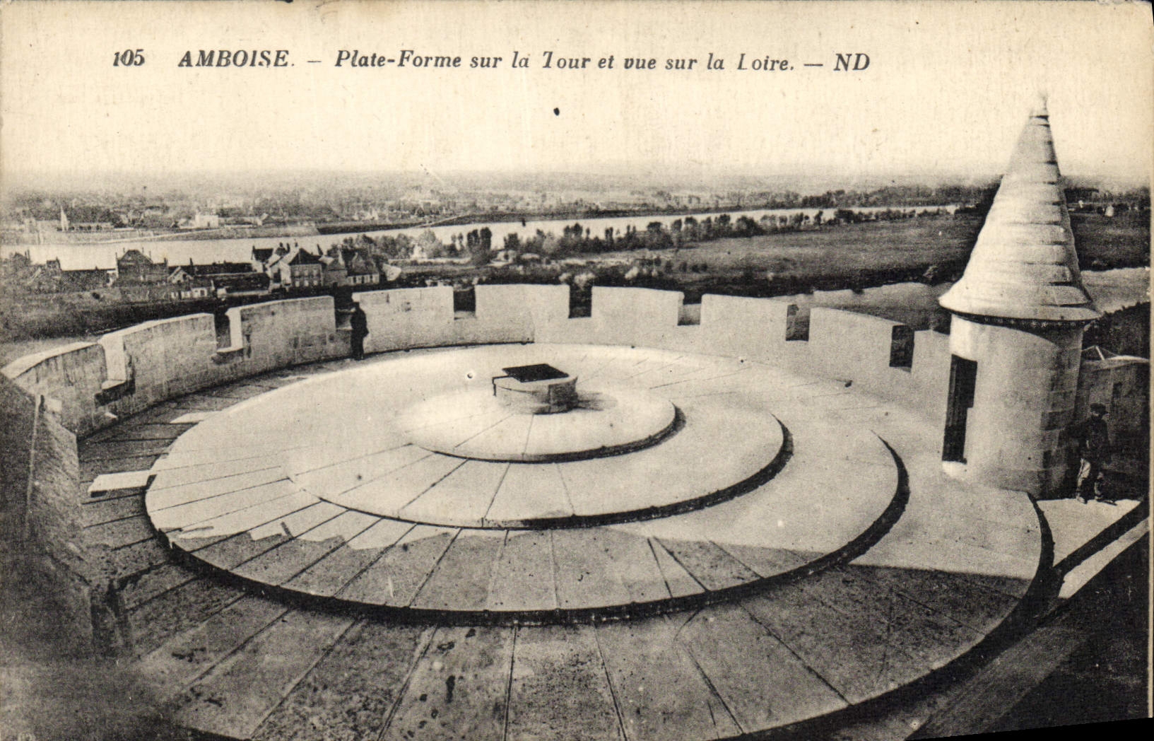 CPA Amboise Plate Forme sur la Tour et vue sur la Loire
