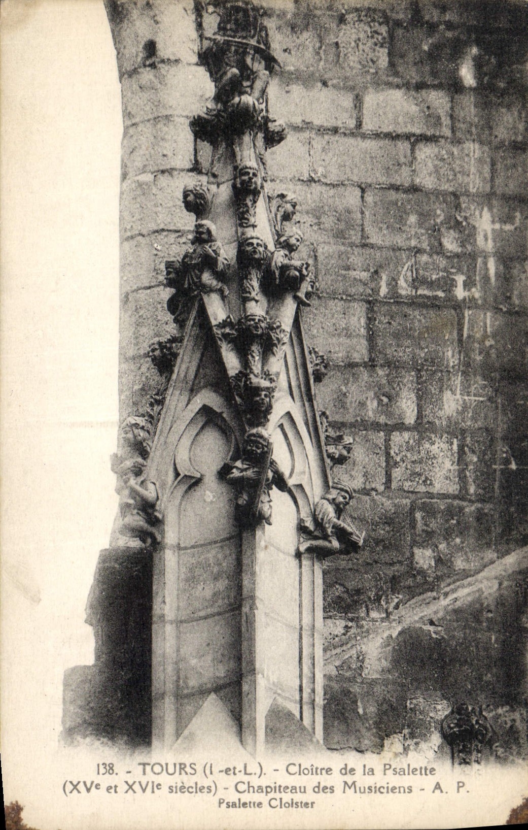 CPA Tours I et L Cloitre de la Psalette XV et XVI siecles chapiteau des Musiciens 