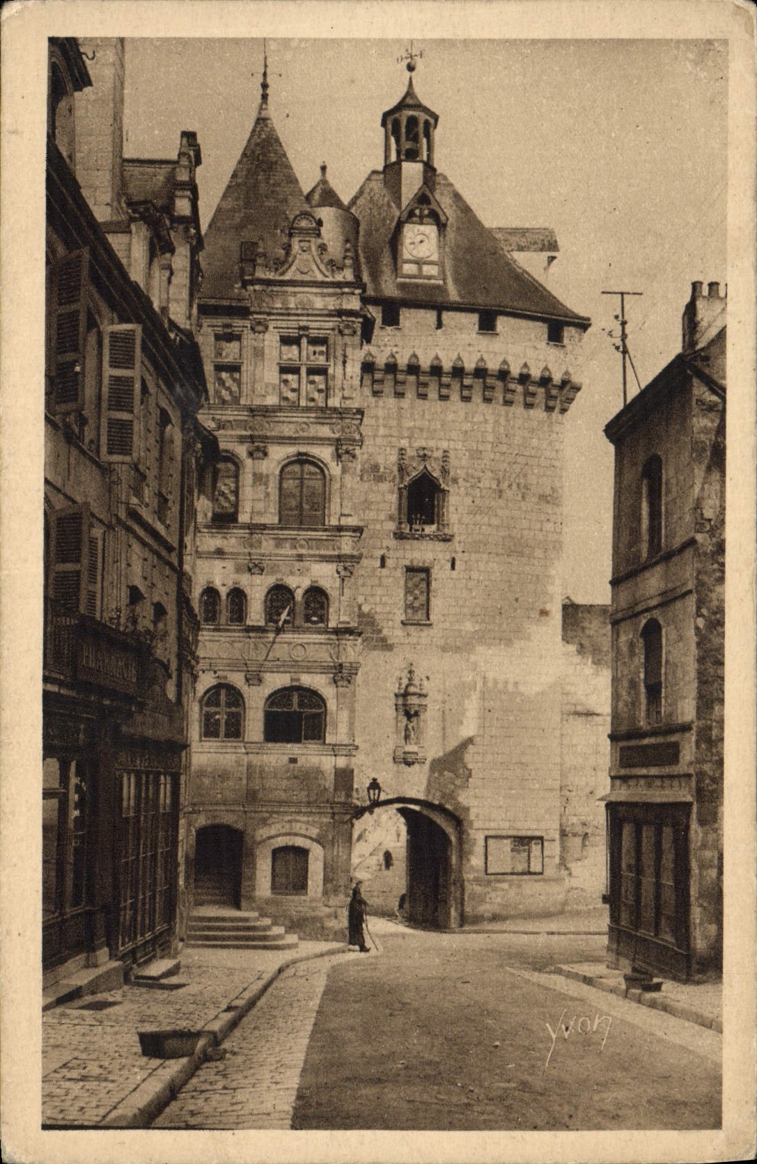 CPA La Douce France Chateaux de la Loire Loches l'Hotel de Ville 