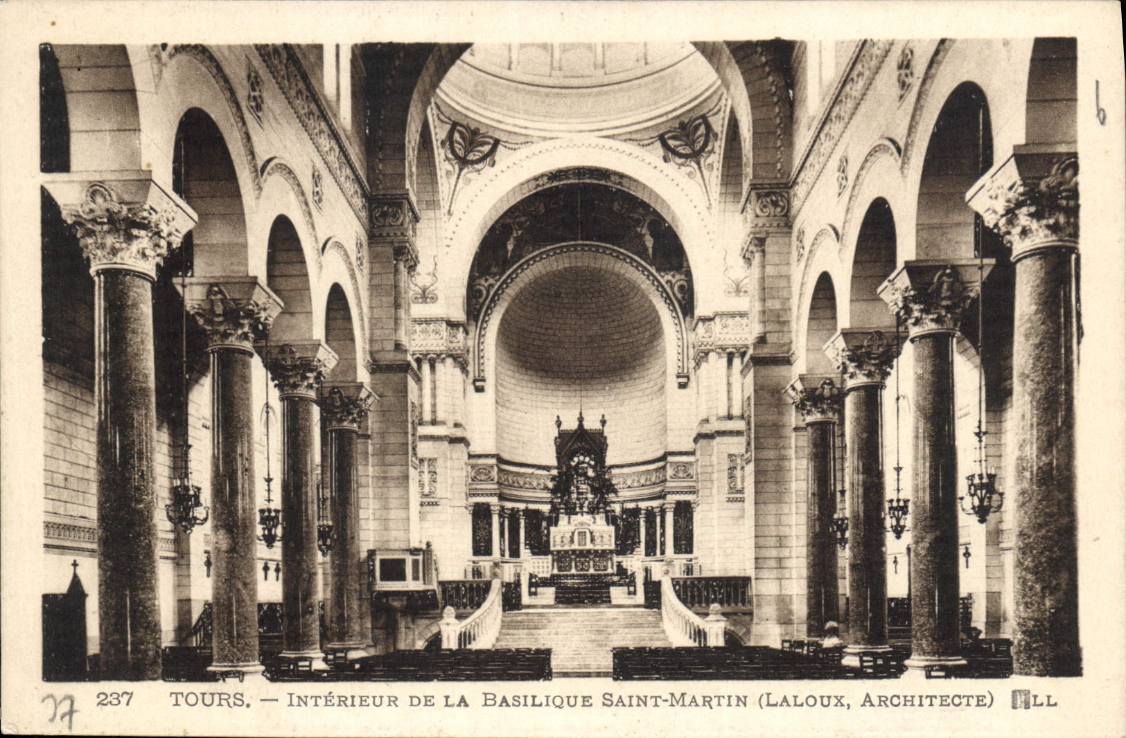 CPA Tours I et L la Cathedrale le Tombeau des Enfants de Charles VIII