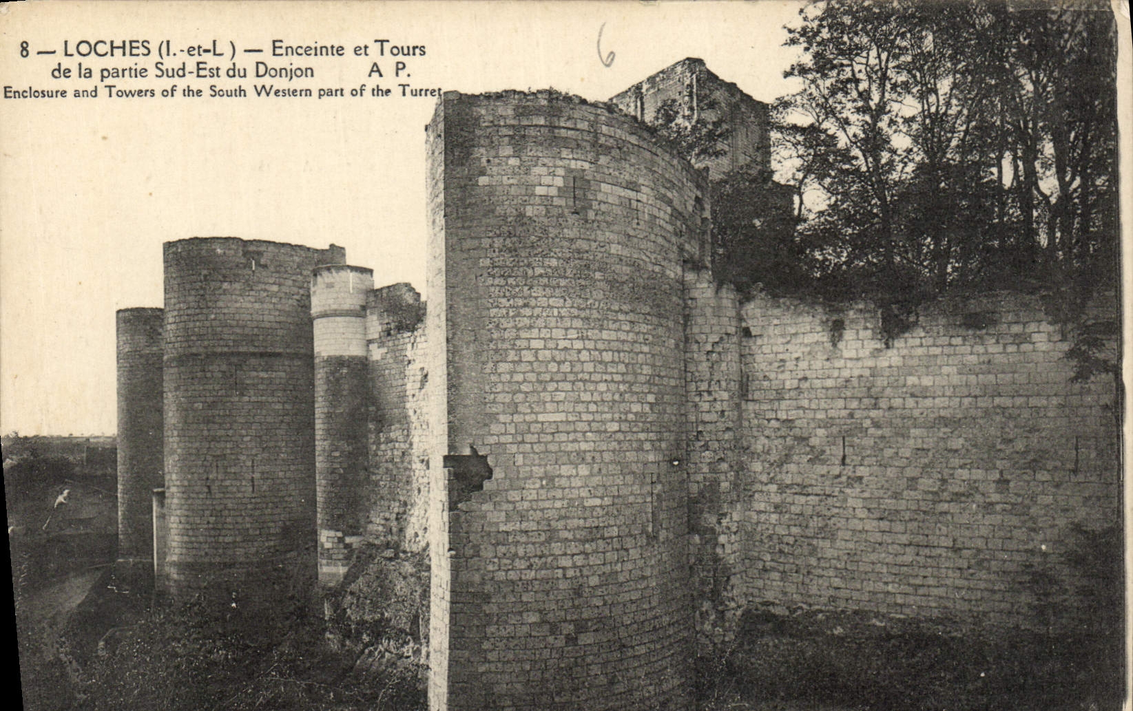 CPA Loches I et L Enceinte et tours de la partie sud est du Donjon 