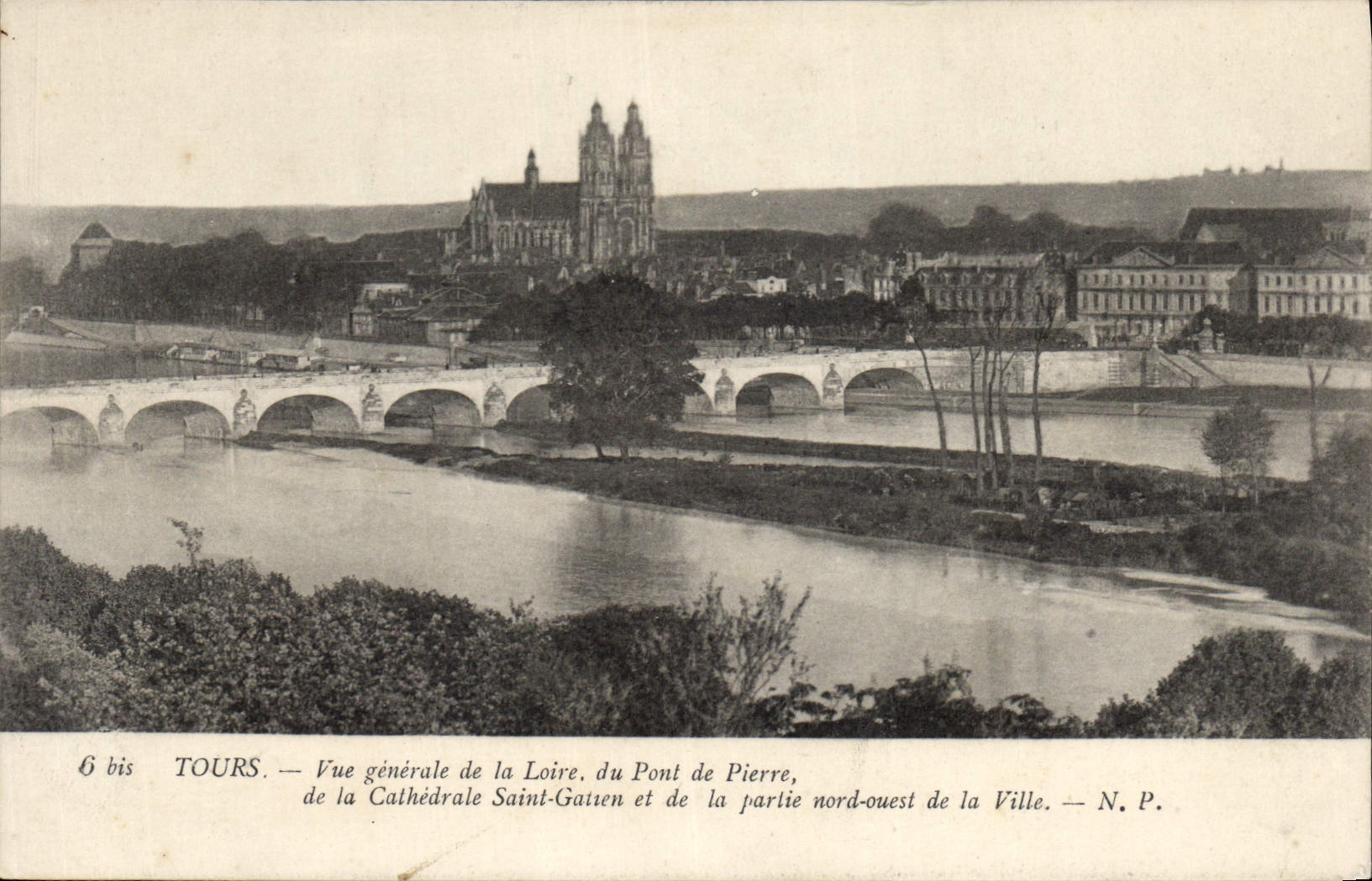 CPA Tours vue generale de la Loire du Pont de Pierre de la Cathedrale Saint Gatien et de la partie n