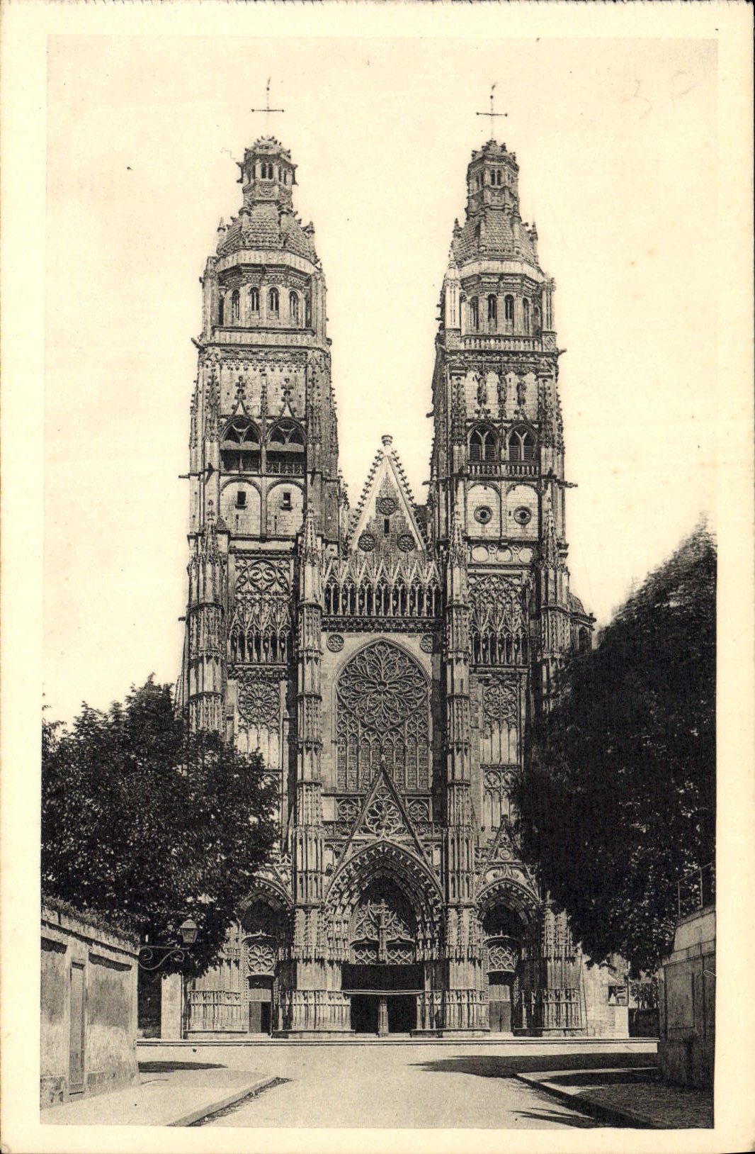 CPA Tours la Cathedrale facade 