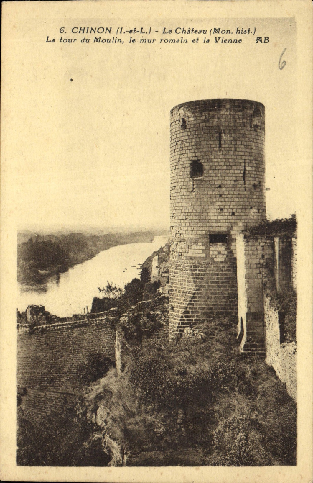 CPA Chinon I et L Le Chateau Mon hist la tour du Moulin le mur romain et la Vienne 