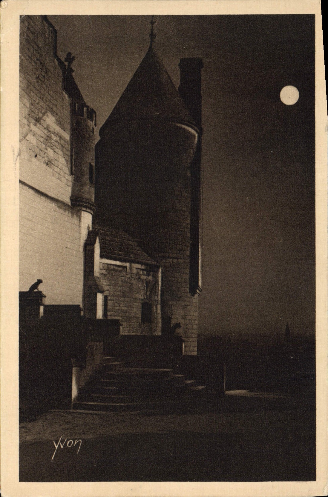 CPA La Douce France Chateaux de la Loire Loches Clair de lune sur le Logis du Roi